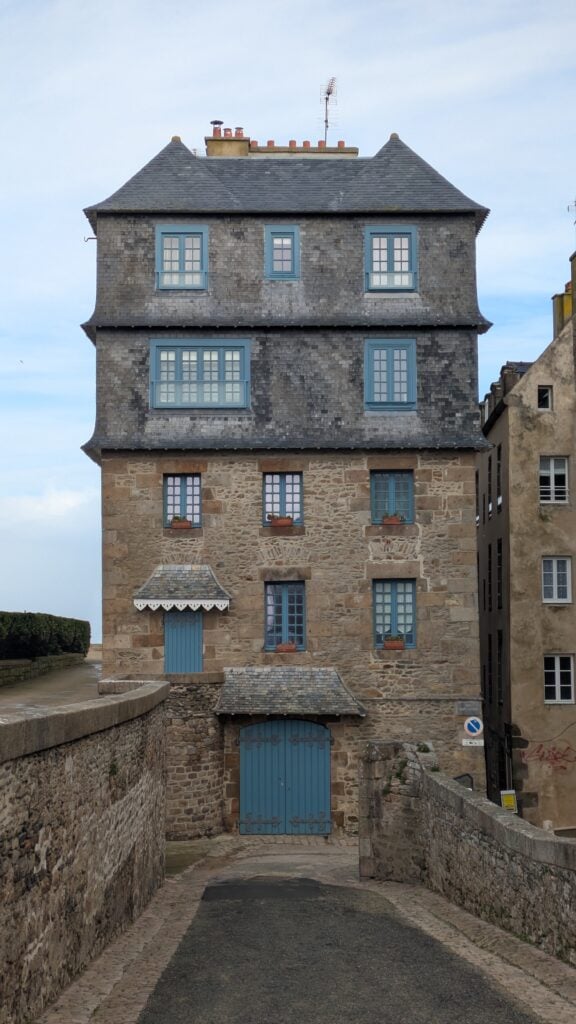 maison-st-malo beautiful breton house along the ramparts of saint-malo